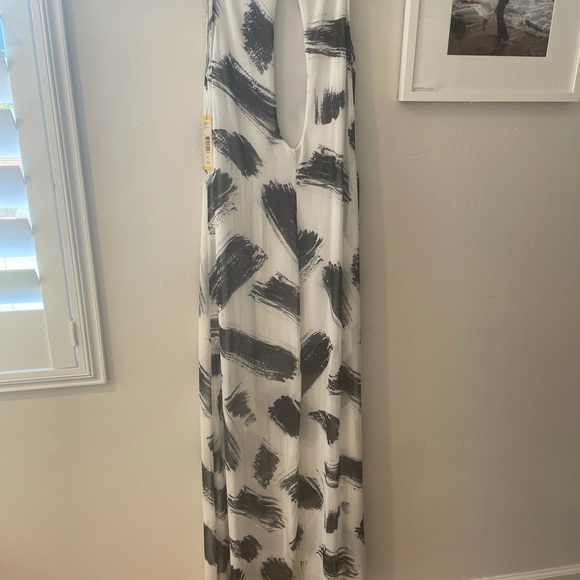 Alice and Olivia Gown - Picture 2 of 5